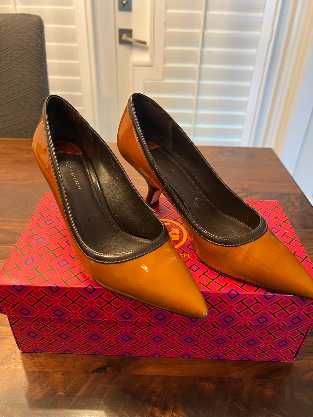 Tory Burch Patent Pointed Toe Kitten Heels In Cognac With Dark Trim